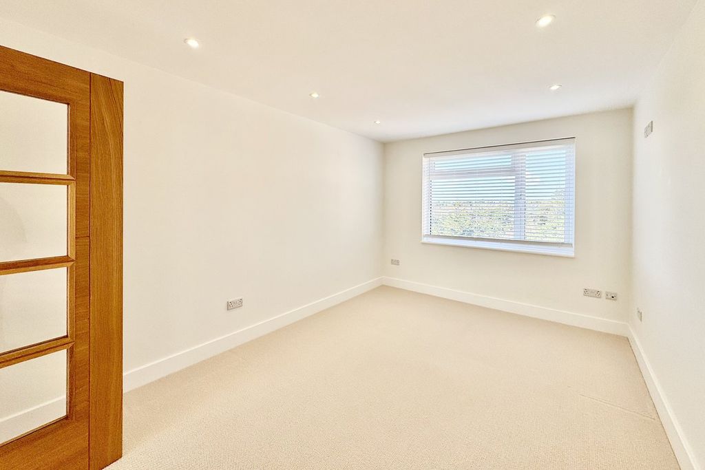 Additional image 8 of 4 bed flat for saleWestern Road, Branksome Park, Poole BH13