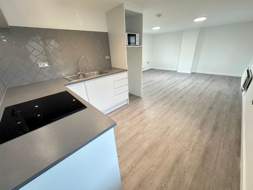 Property photo 3 of 10 48040210