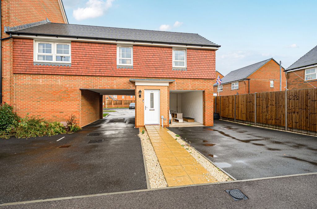 Property photo 1 of 14 1371449-36-68F5F9...
