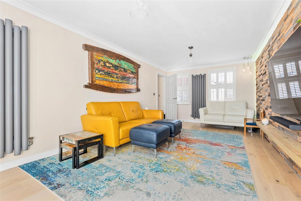 Property photo 2 of 31 Lounge