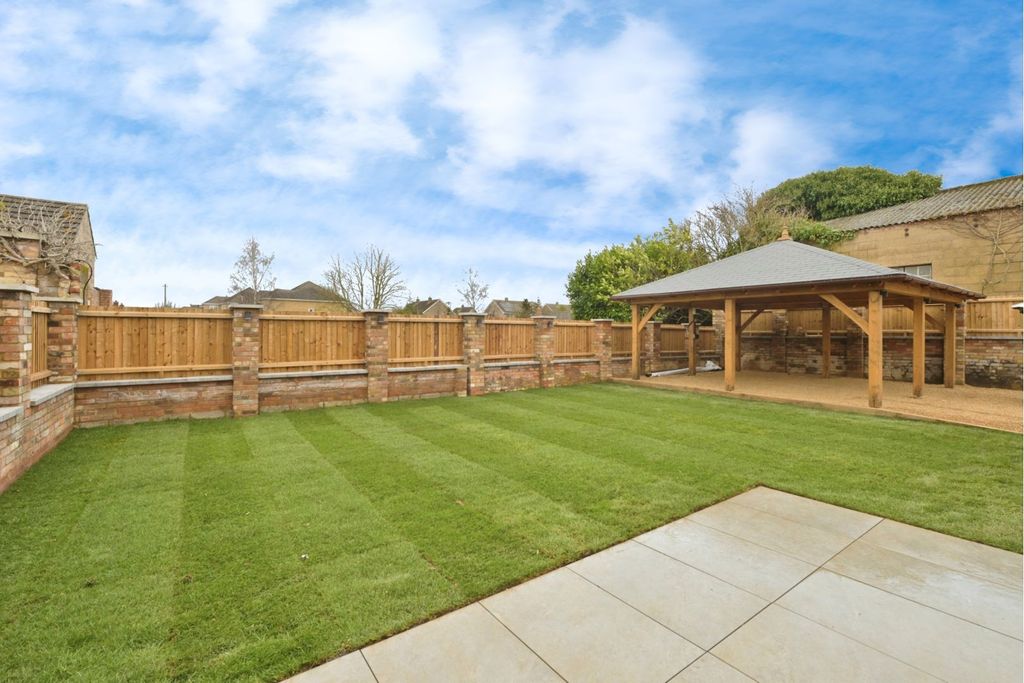 Property photo 3 of 24