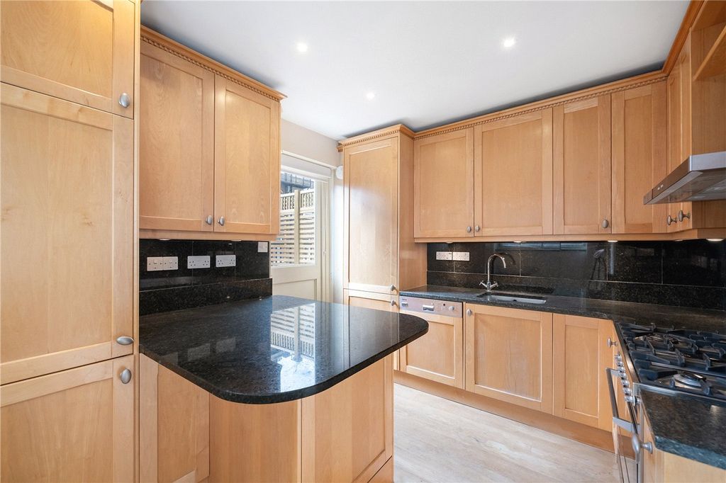 Property photo 3 of 12 Kitchen