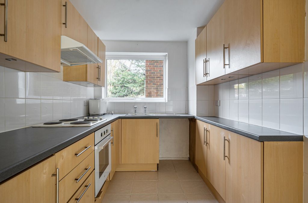 Property photo 3 of 13 1424596-10-69A9Bf...