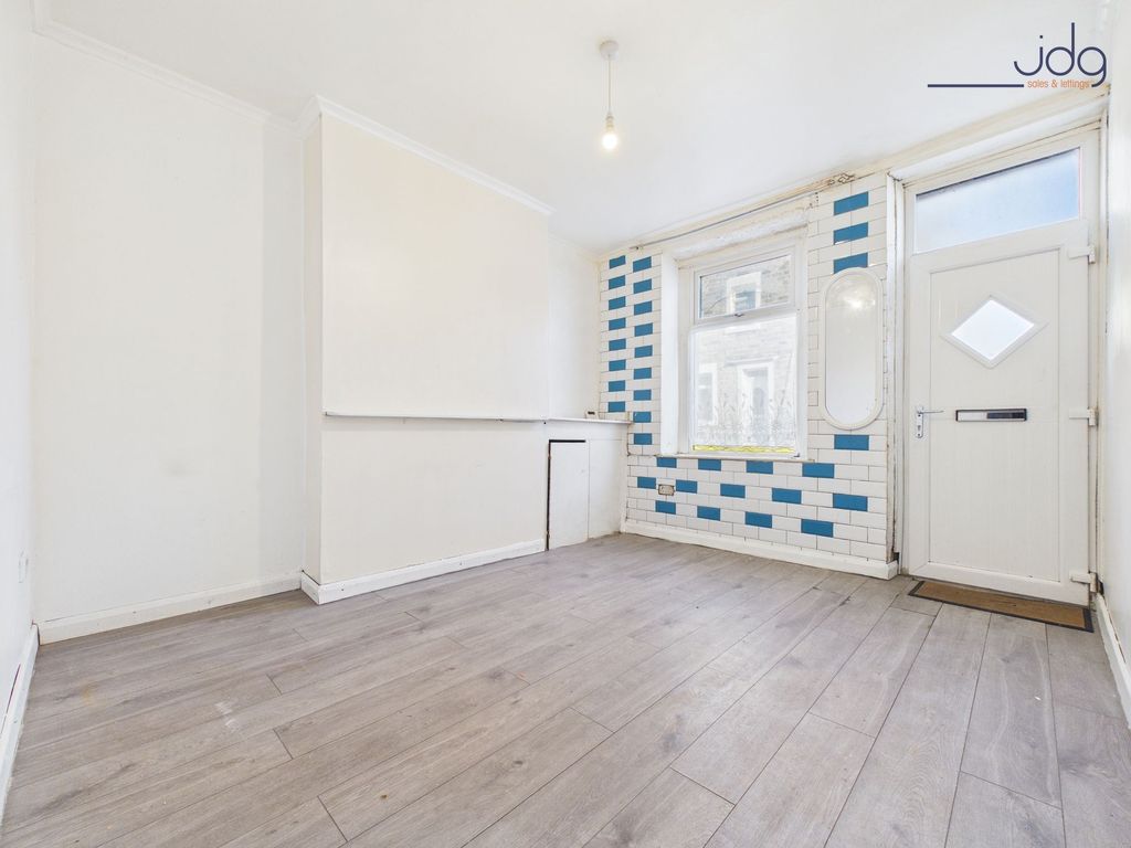 Property photo 2 of 12 Lounge