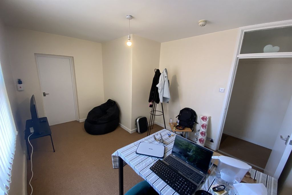 Property photo 1 of 7 (Main)