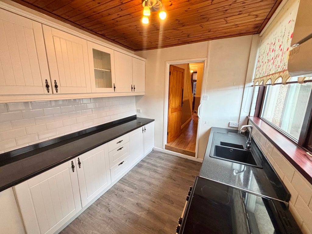Property photo 2 of 34