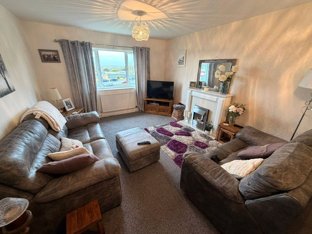 Property photo 2 of 8 Picture No. 19