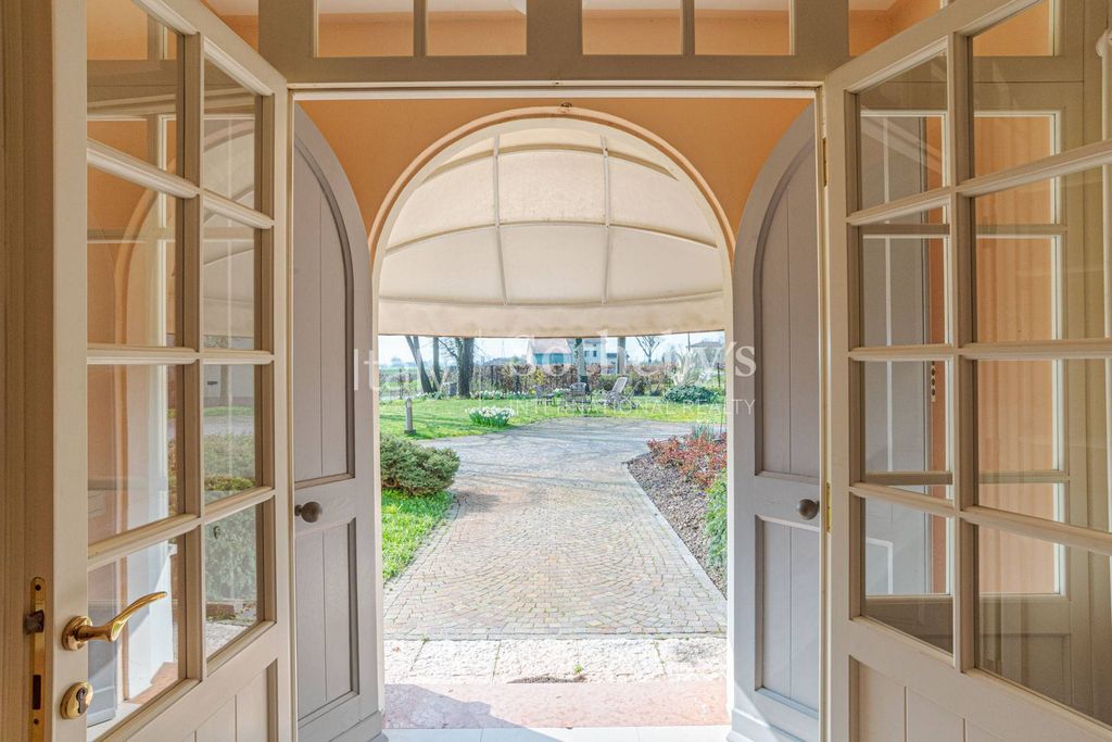 Property photo 3 of 28