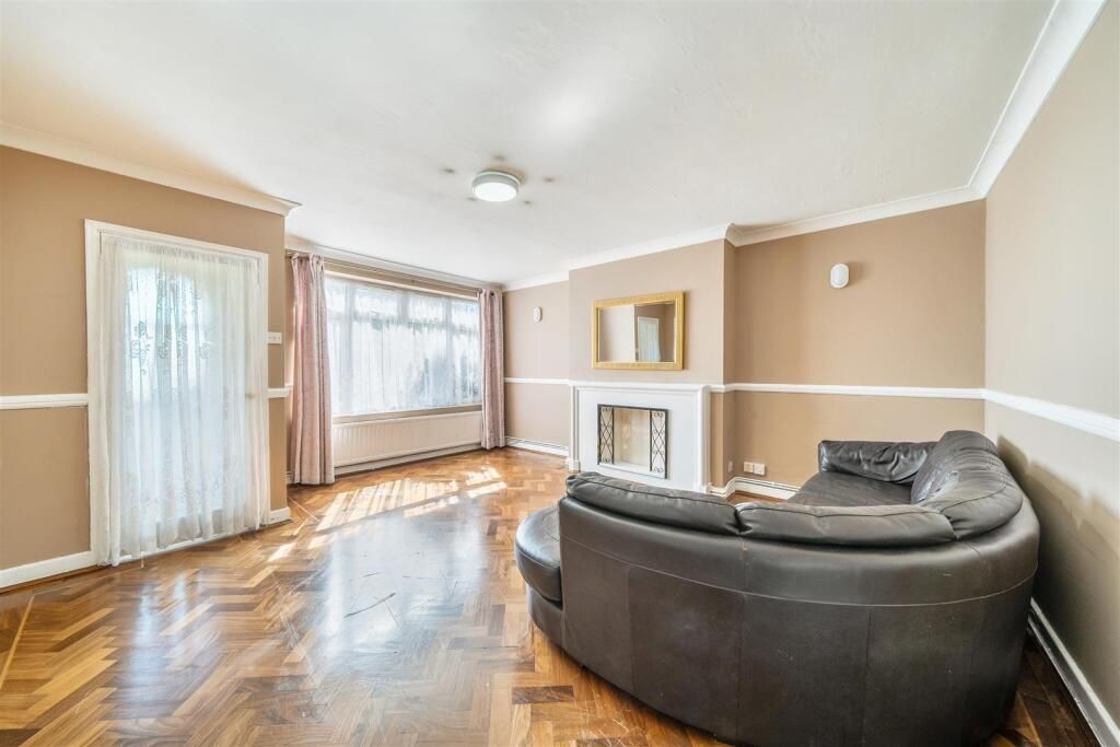 Property photo 1 of 9 2 Bedroom Flat For Sale