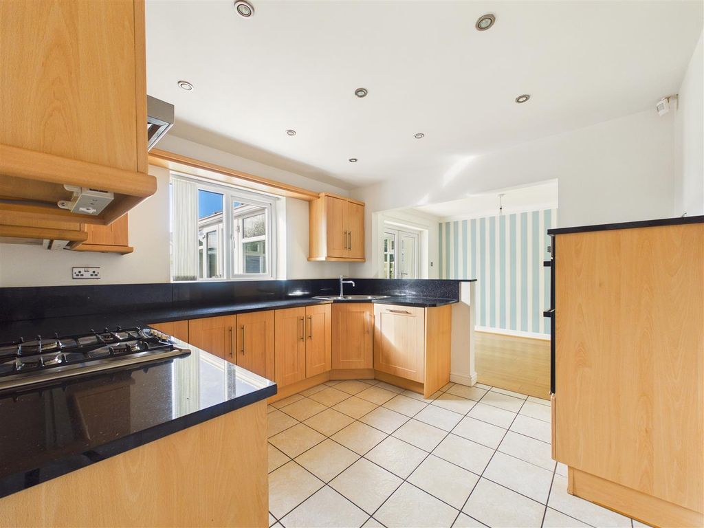 Property photo 3 of 14 Cam05451G0-Pr0128-Still003.Jpg