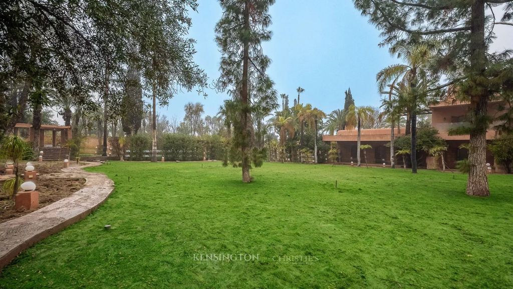 Property photo 1 of 42