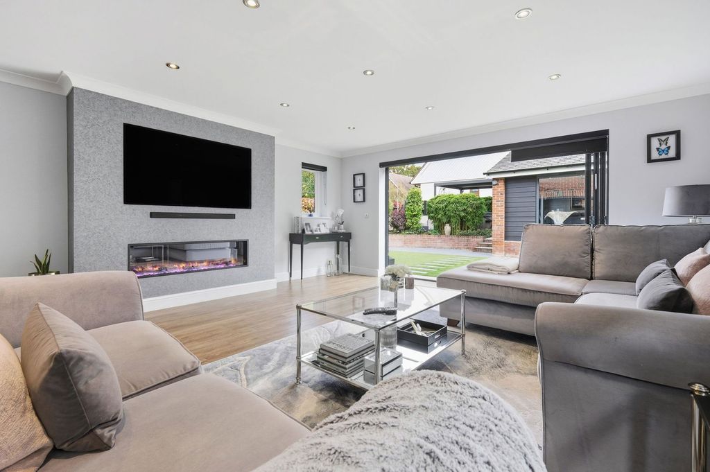 Property photo 2 of 54