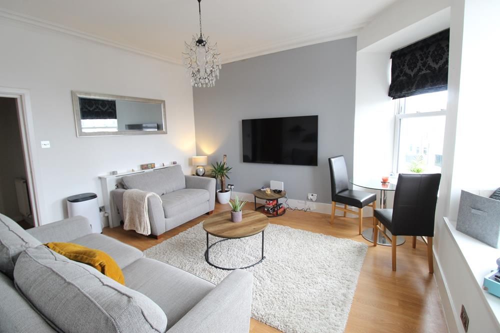 Property photo 1 of 6 Lounge