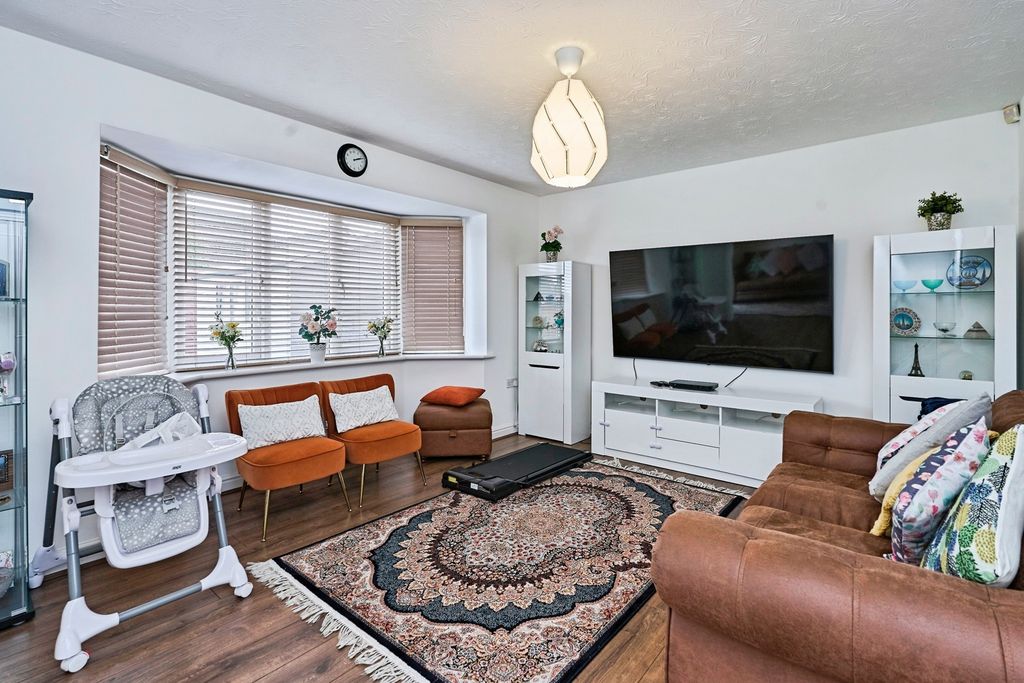 Property photo 2 of 20 Pbox-Img.Jpg