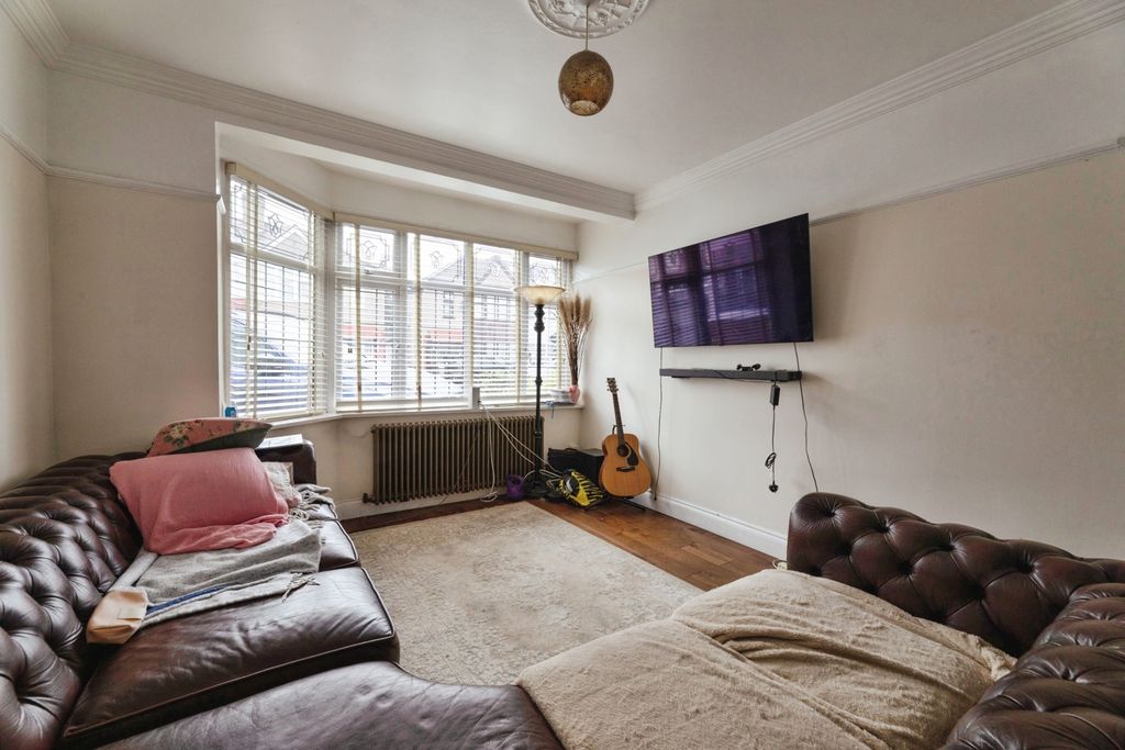 Property photo 3 of 16 Pbox-Img.Jpg