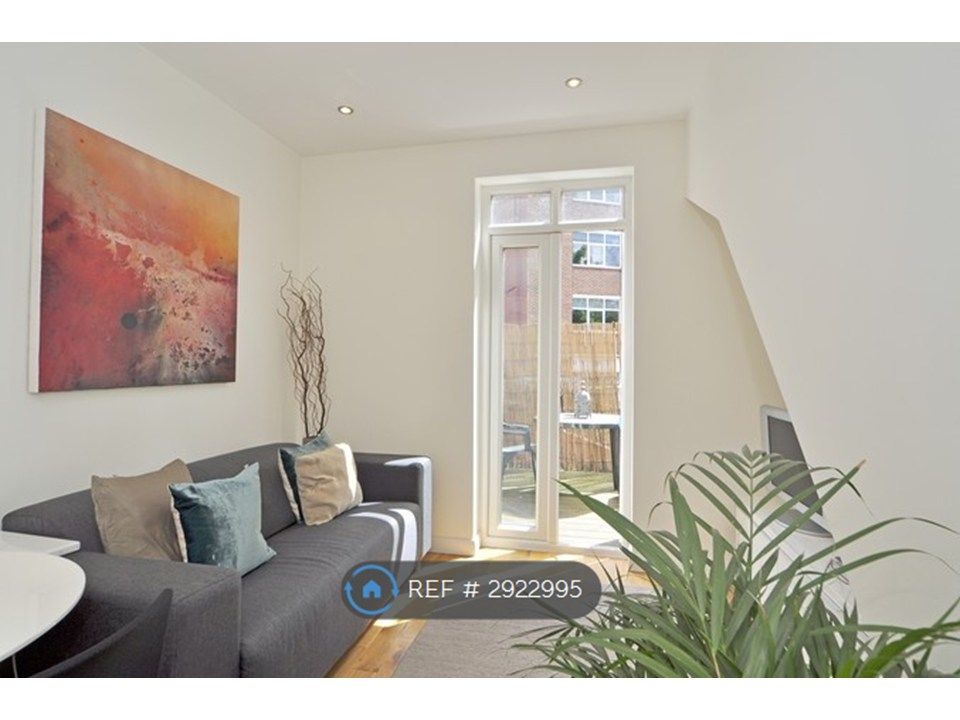 Property photo 1 of 14 Living Room