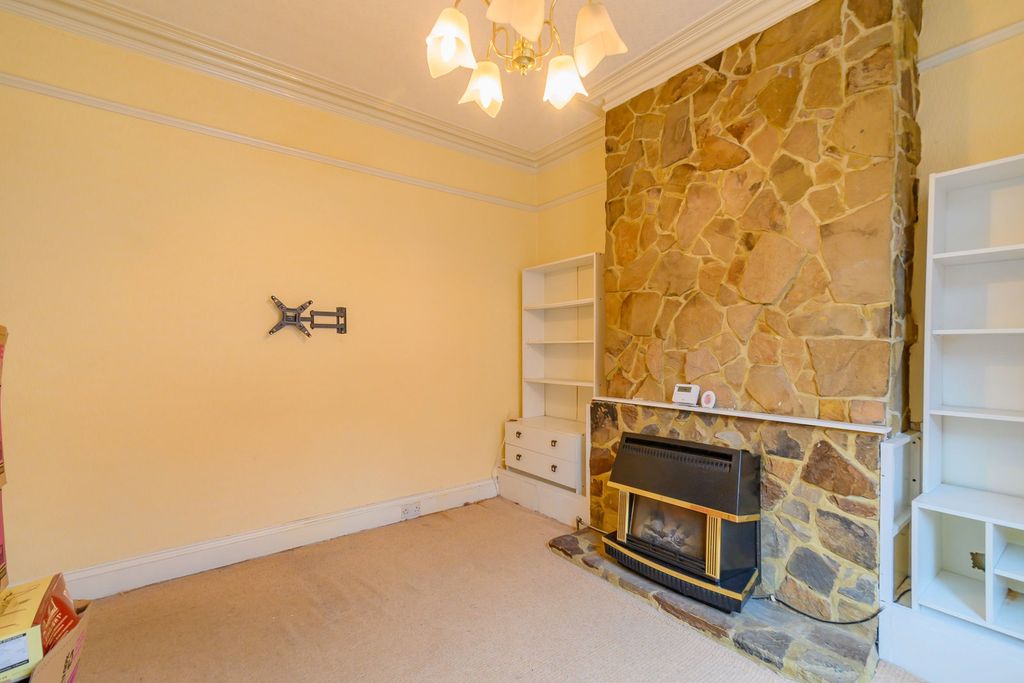 Property photo 2 of 25
