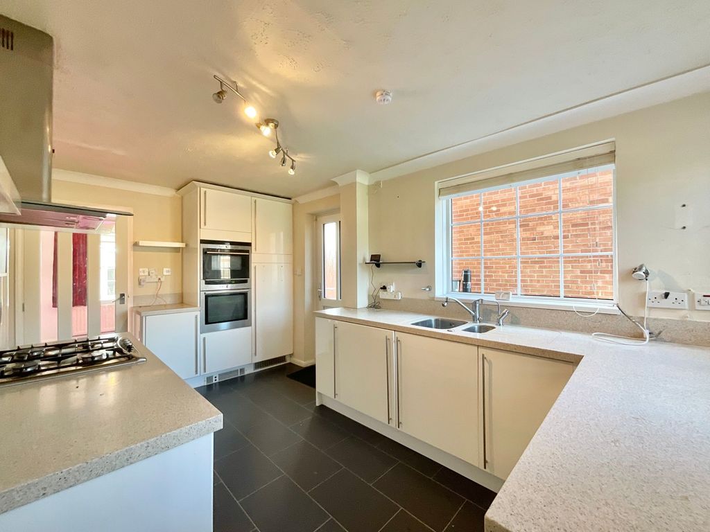 Property photo 3 of 33