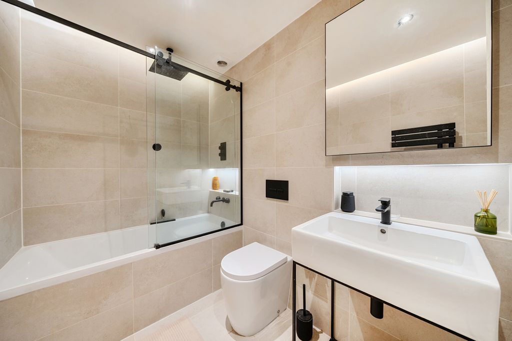 Property photo 2 of 13 1355037-8-68c92B3...