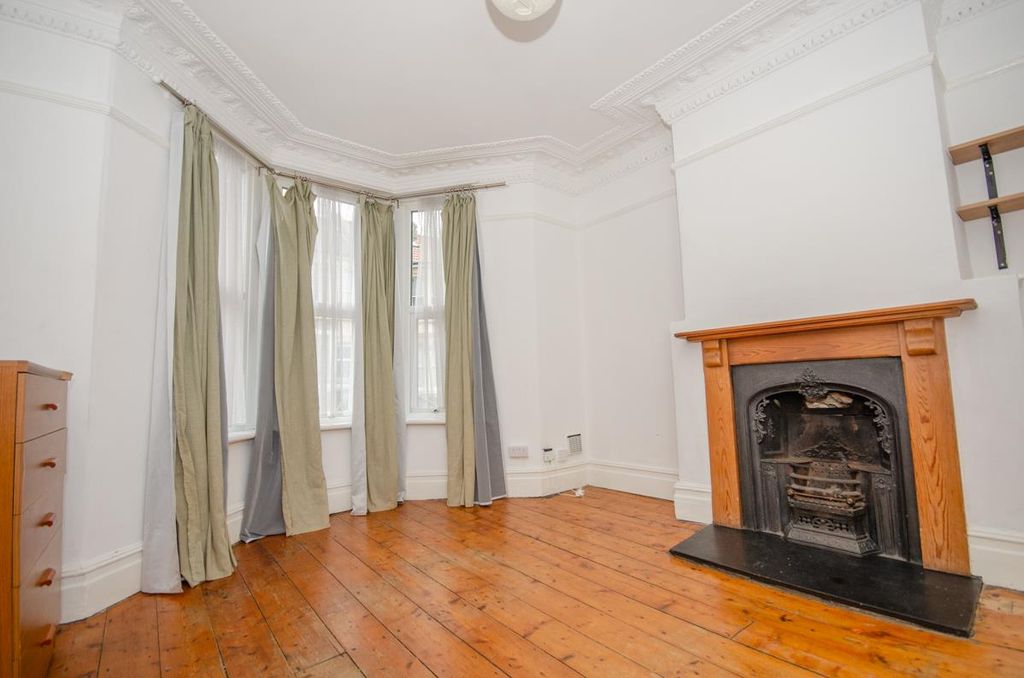 Property photo 3 of 32 Camelford-30.Jpg