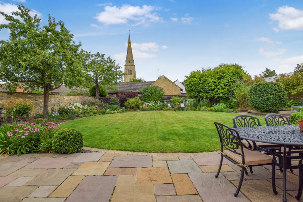 Property photo 2 of 32