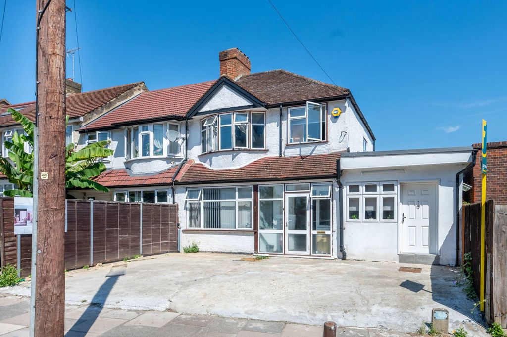 Property photo 1 of 9 Mount Pleasant, Wembley, Middlesex Ha0