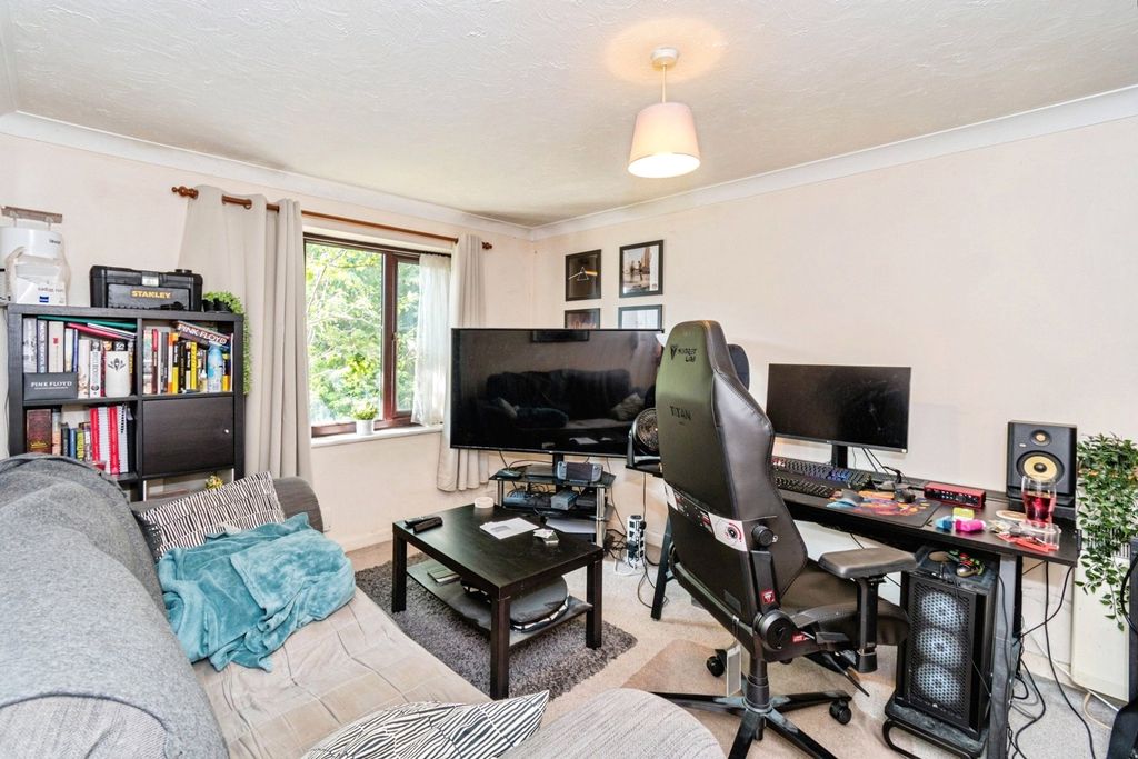 Property photo 3 of 8 Photo