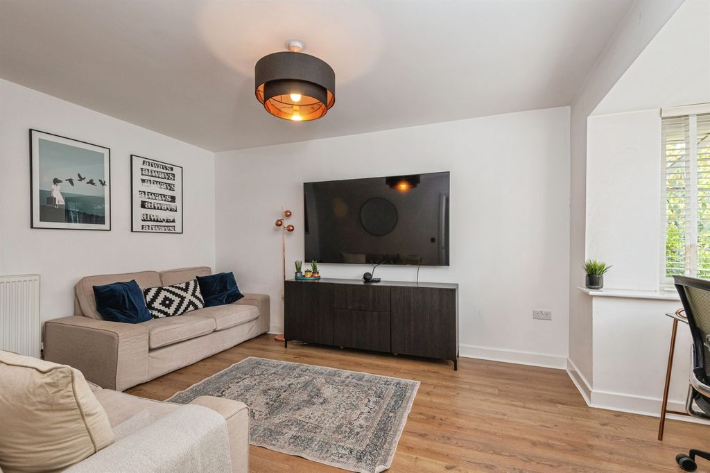 Property photo 2 of 23