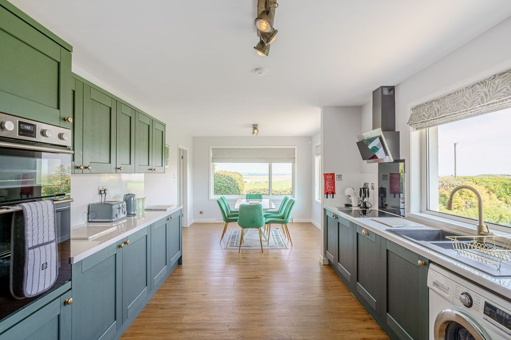 Property photo 2 of 41