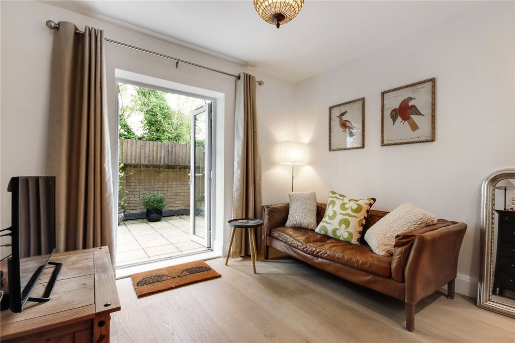 Property photo 3 of 9 Sitting/Dining Room