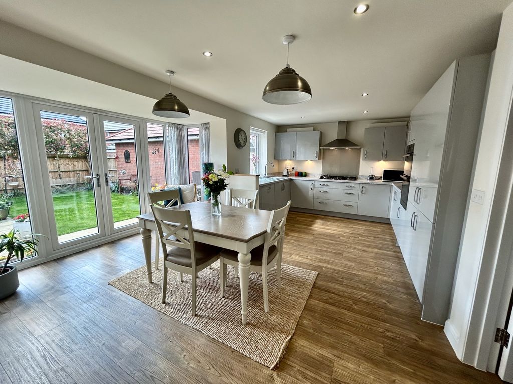 Property photo 3 of 19 Kitchen Diner