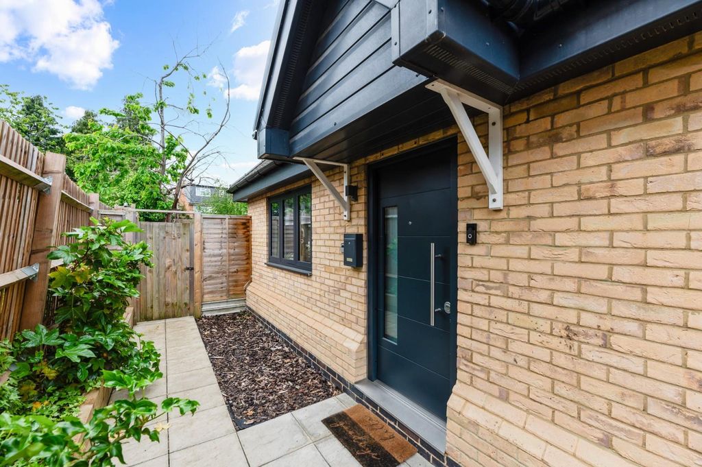 Property photo 1 of 14 Copthorne House - 14.Jpg