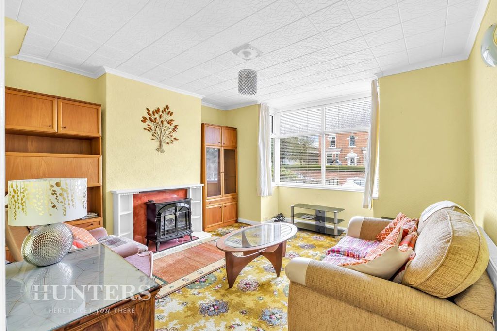 Property photo 2 of 20 Lounge