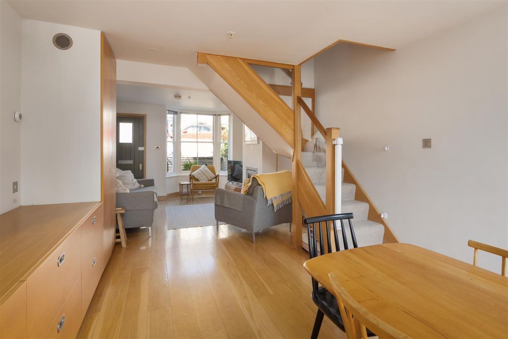 Property photo 2 of 18 Island Wall, Whitstable