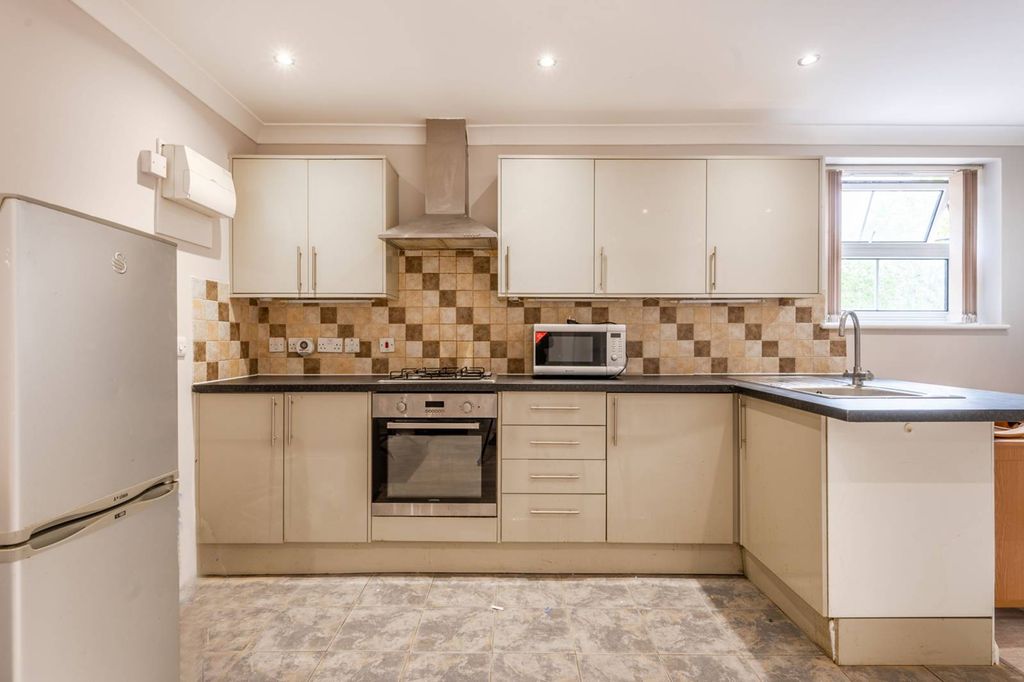 Property photo 3 of 4