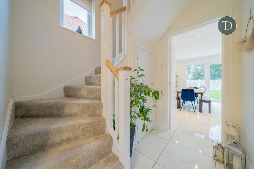 Property photo 3 of 28