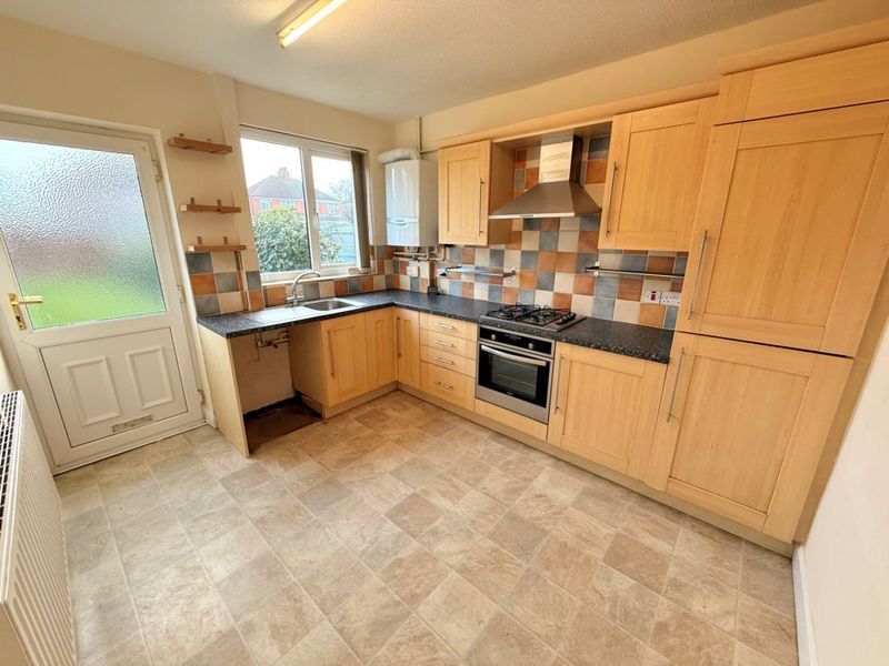 Property photo 3 of 9 Kitchen