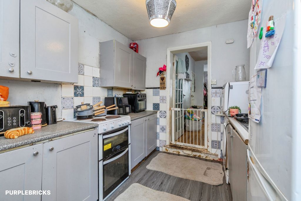 Property photo 2 of 16 Kitchen