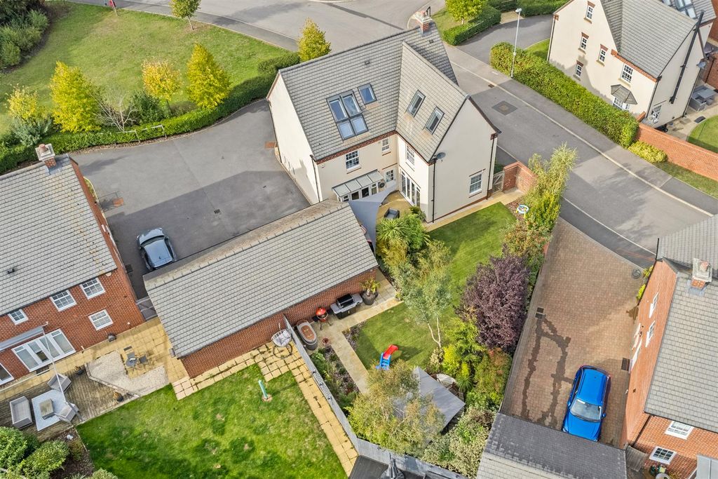 Property photo 2 of 48 Nightingalewayweb07.Jpg