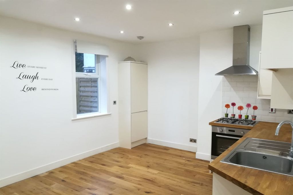 Property photo 3 of 4 Kitchen
