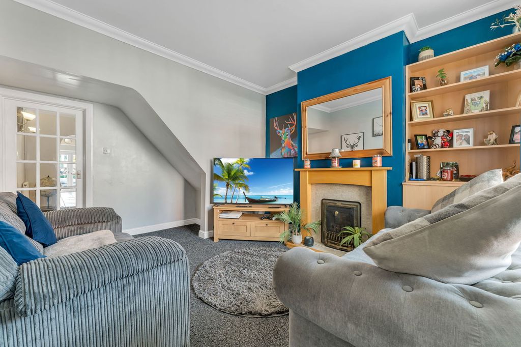 Property photo 2 of 25