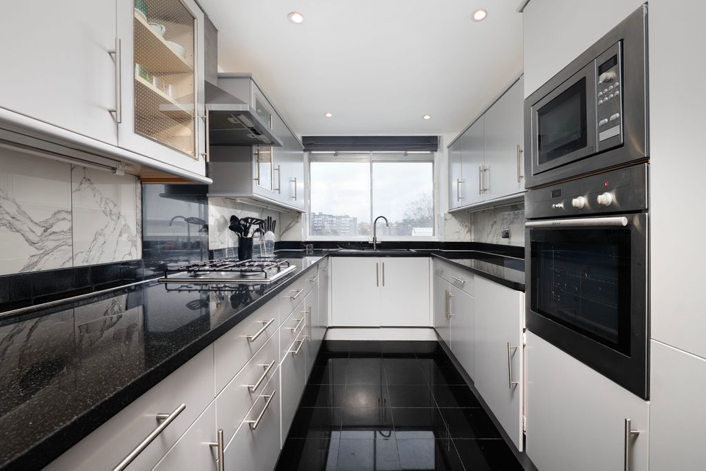 Property photo 3 of 14 Picture No. 13