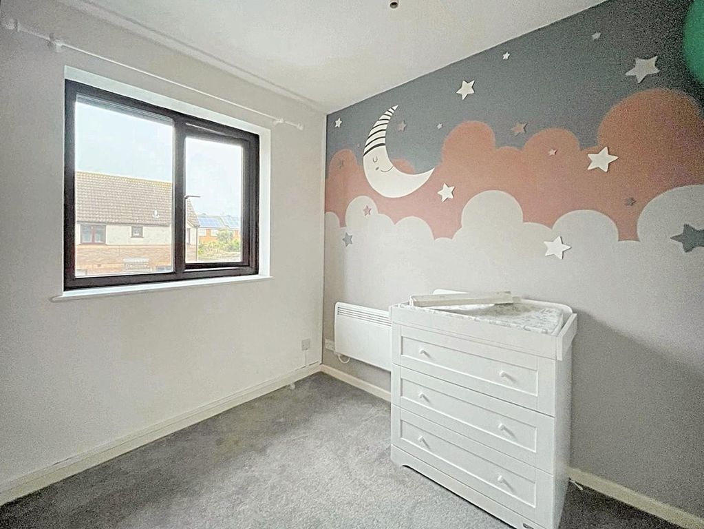 Property photo 2 of 7 Bright Bedroom With Unique Feature Wall Mural...