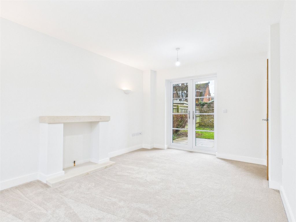 Property photo 2 of 24 Picture No. 11