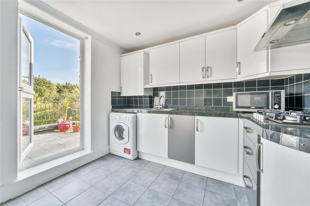 Property photo 1 of 16 Picture No. 05