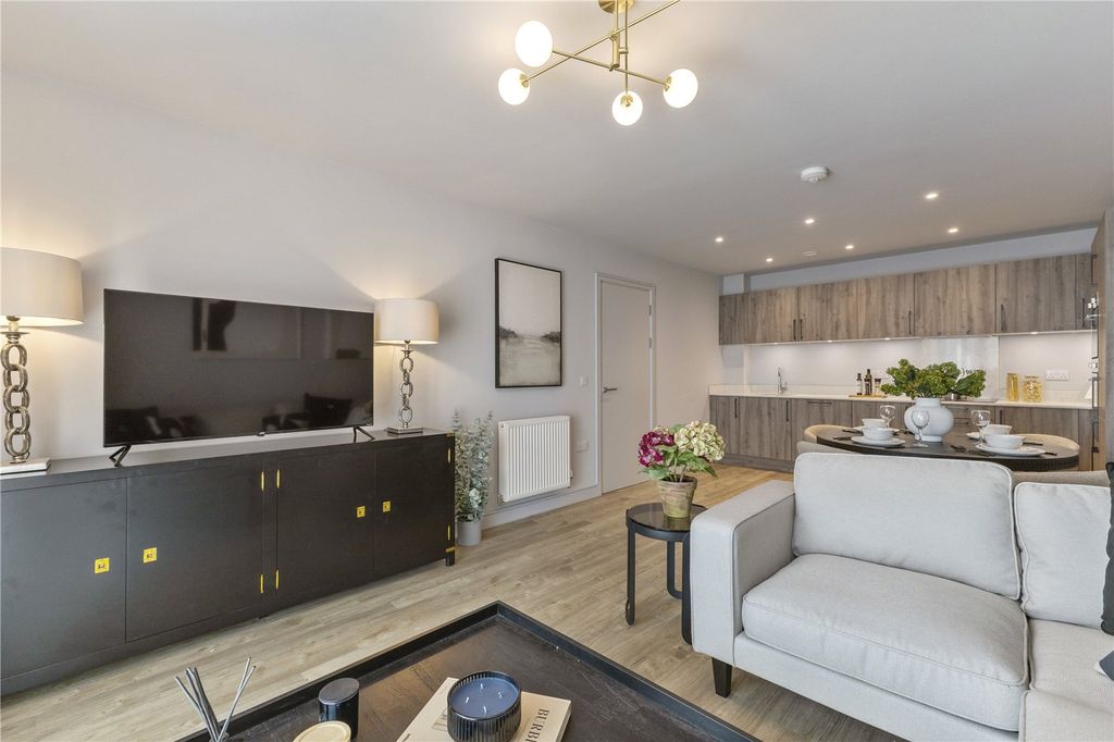 Property photo 1 of 13 5202 Show Apartment