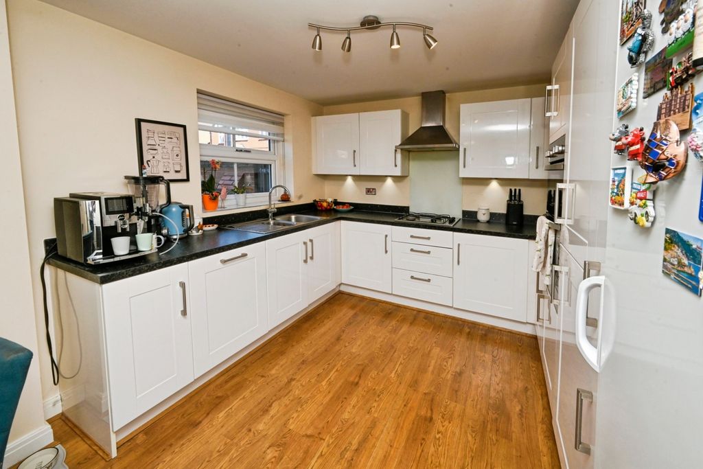 Property photo 3 of 18 Pbox-Img.Jpg