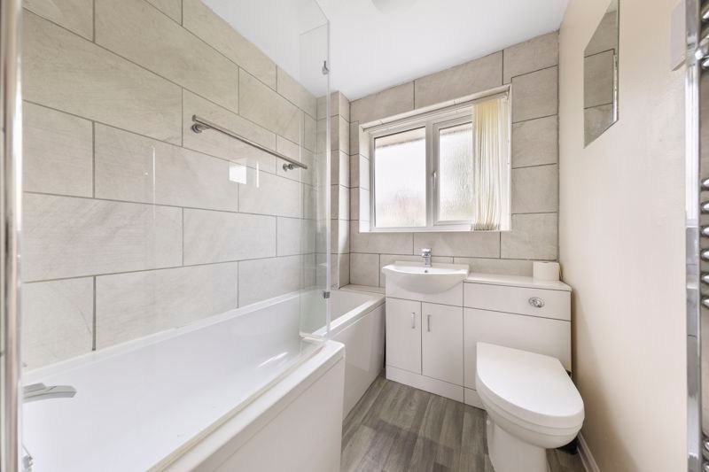 Property photo 3 of 19 Bathroom