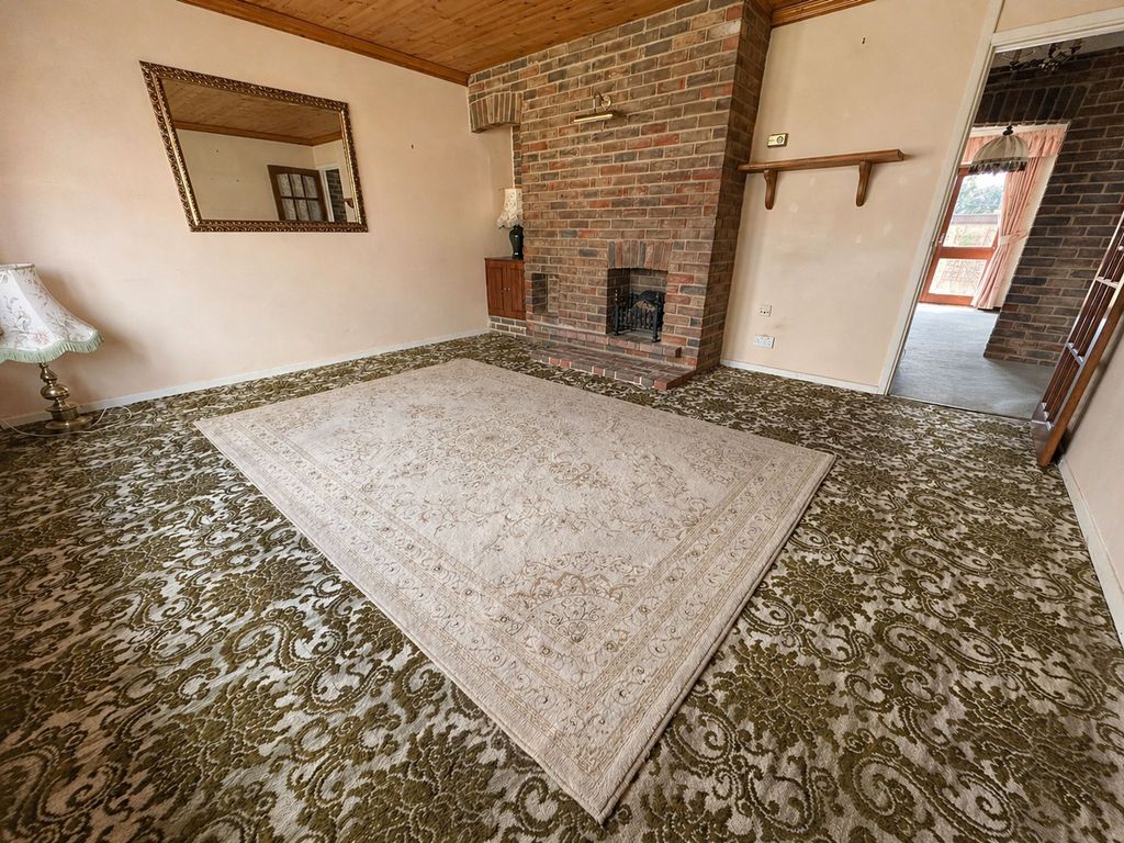 Property photo 2 of 12 Lounge