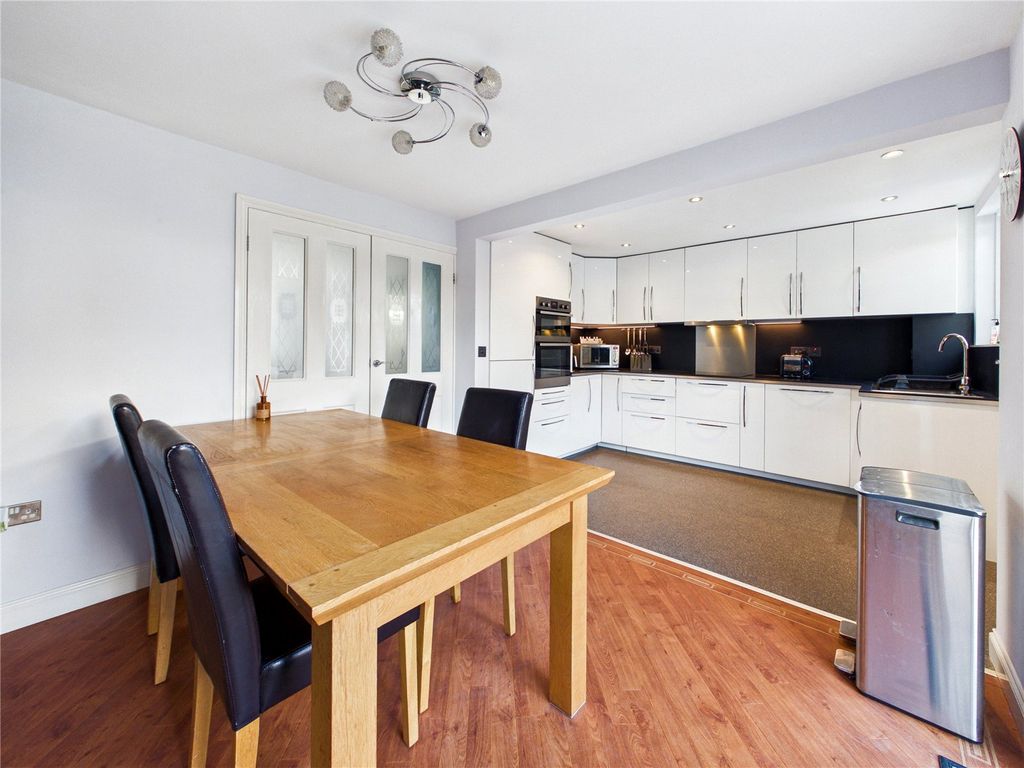 Property photo 3 of 17 Kitchen / Diner